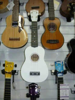 WHITE ONYX SOPRANO UKULELE With GIG BAG